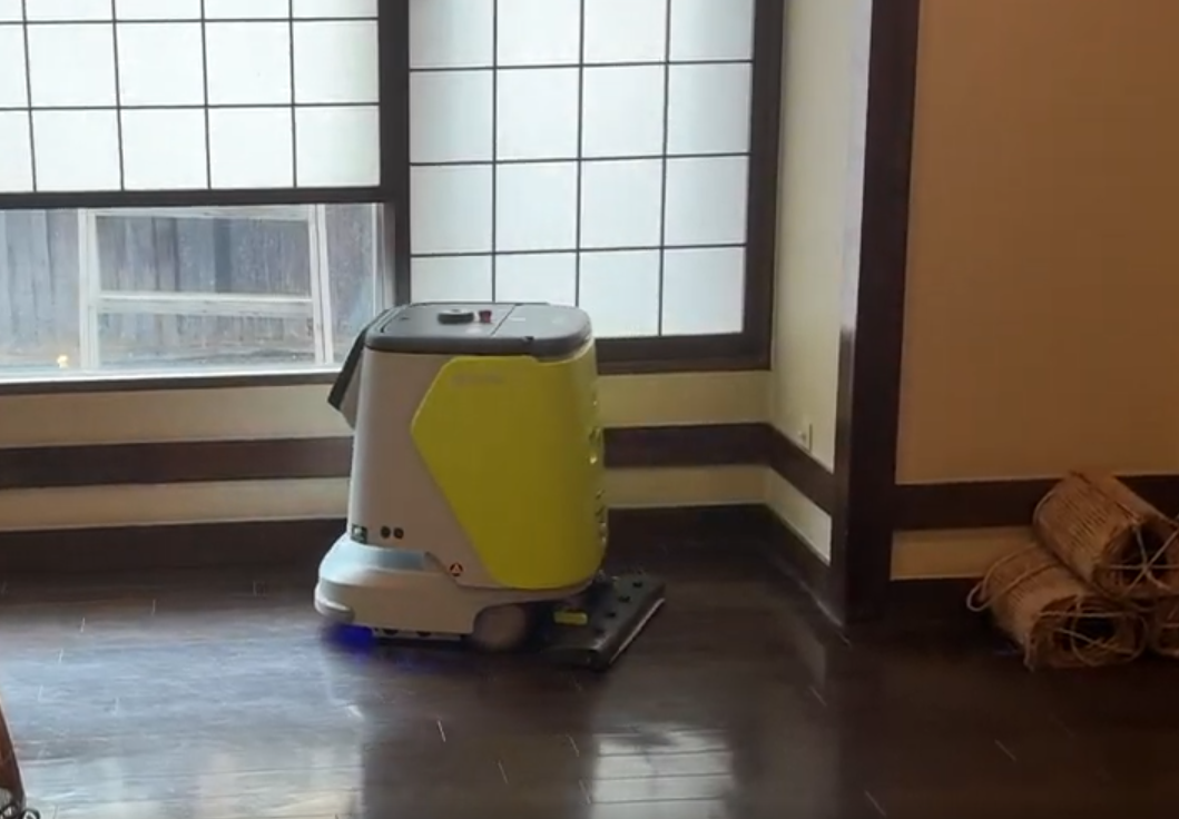 ぬくもりの宿　ふる川様 板張りの床を清掃するPUDU CC1 Pro