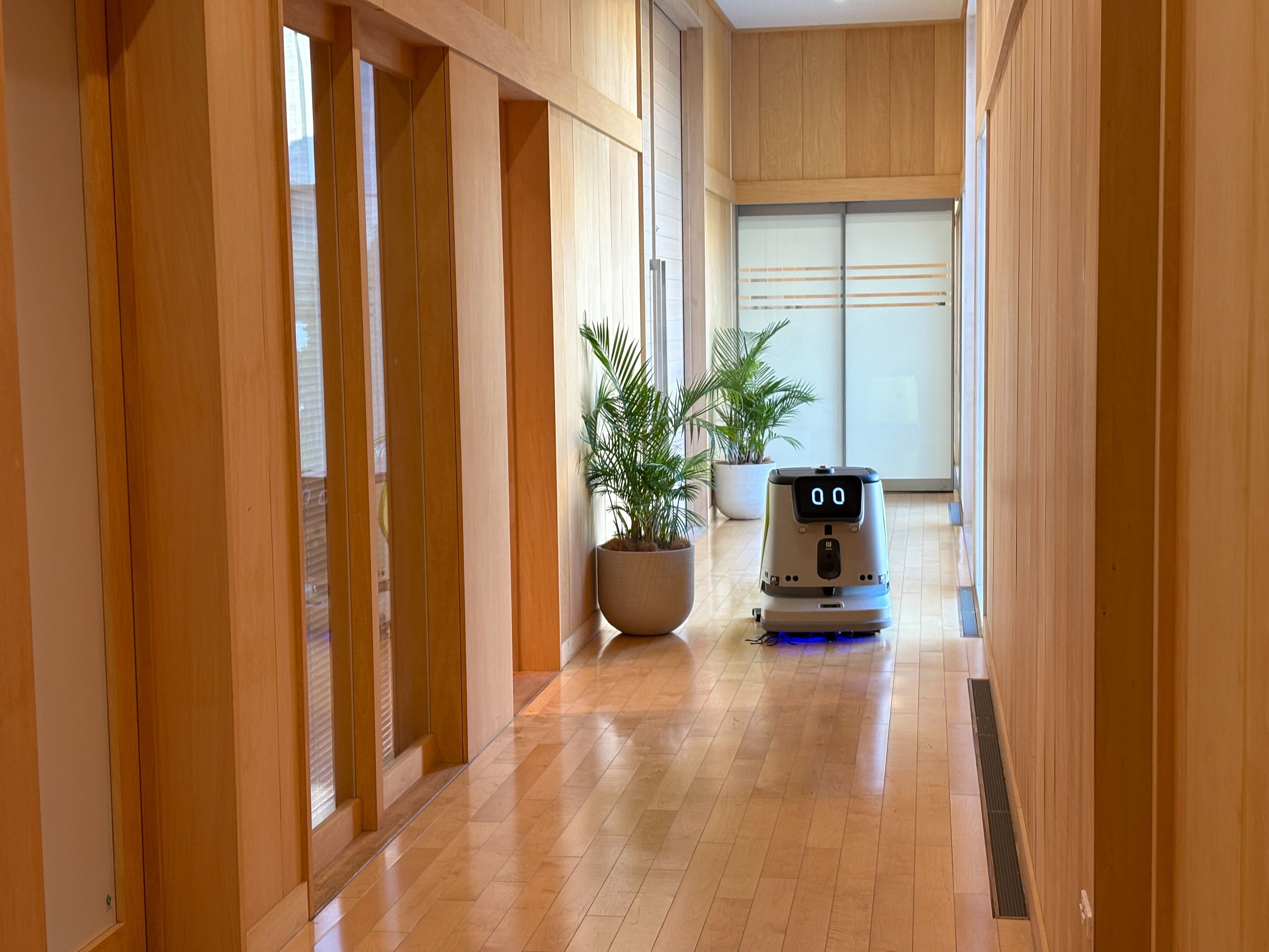 PUDU CC1 オフィス設置の様子